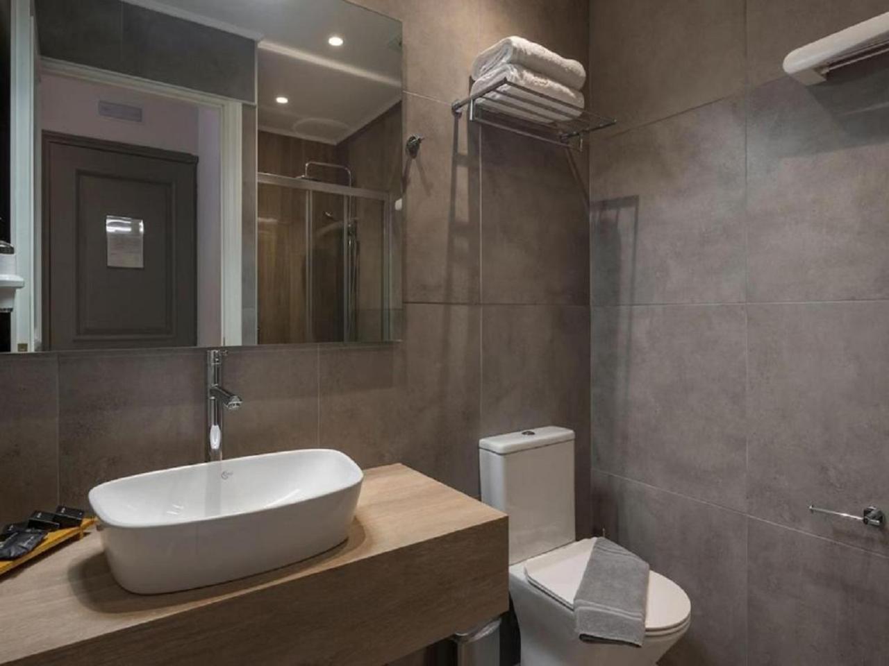 Hotel Aela Grand Near Delhi Airport By La Casa นิวเดลี ภายนอก รูปภาพ